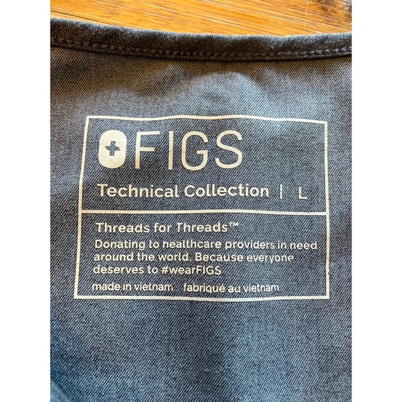 FIGS Catarina One Pocket Scrub Top Womens Graphite Size large - Picture 4 of 5